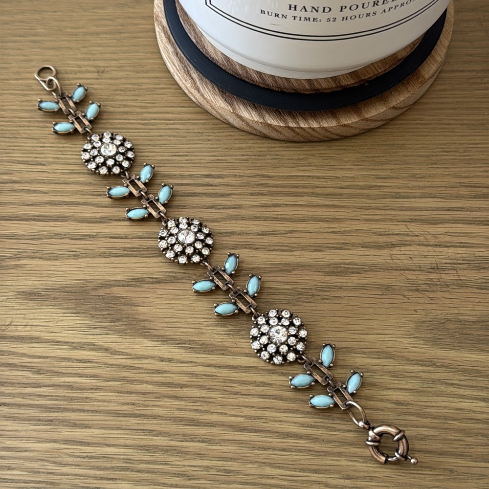 Elegant Turquoise and Silver Women's Bracelet - Picture 3 of 6